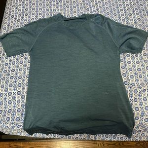 Lululemon men’s t-shirt size small GREAT CONDITION